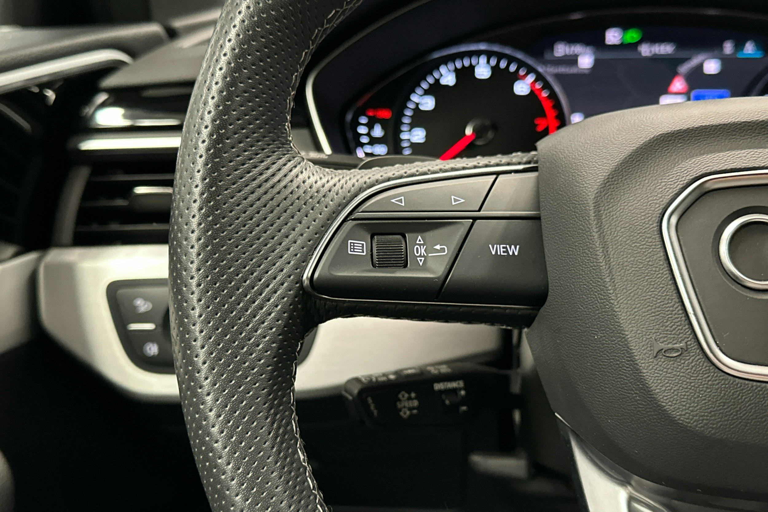 valkoinen Audi A4 2023 kuva 7.