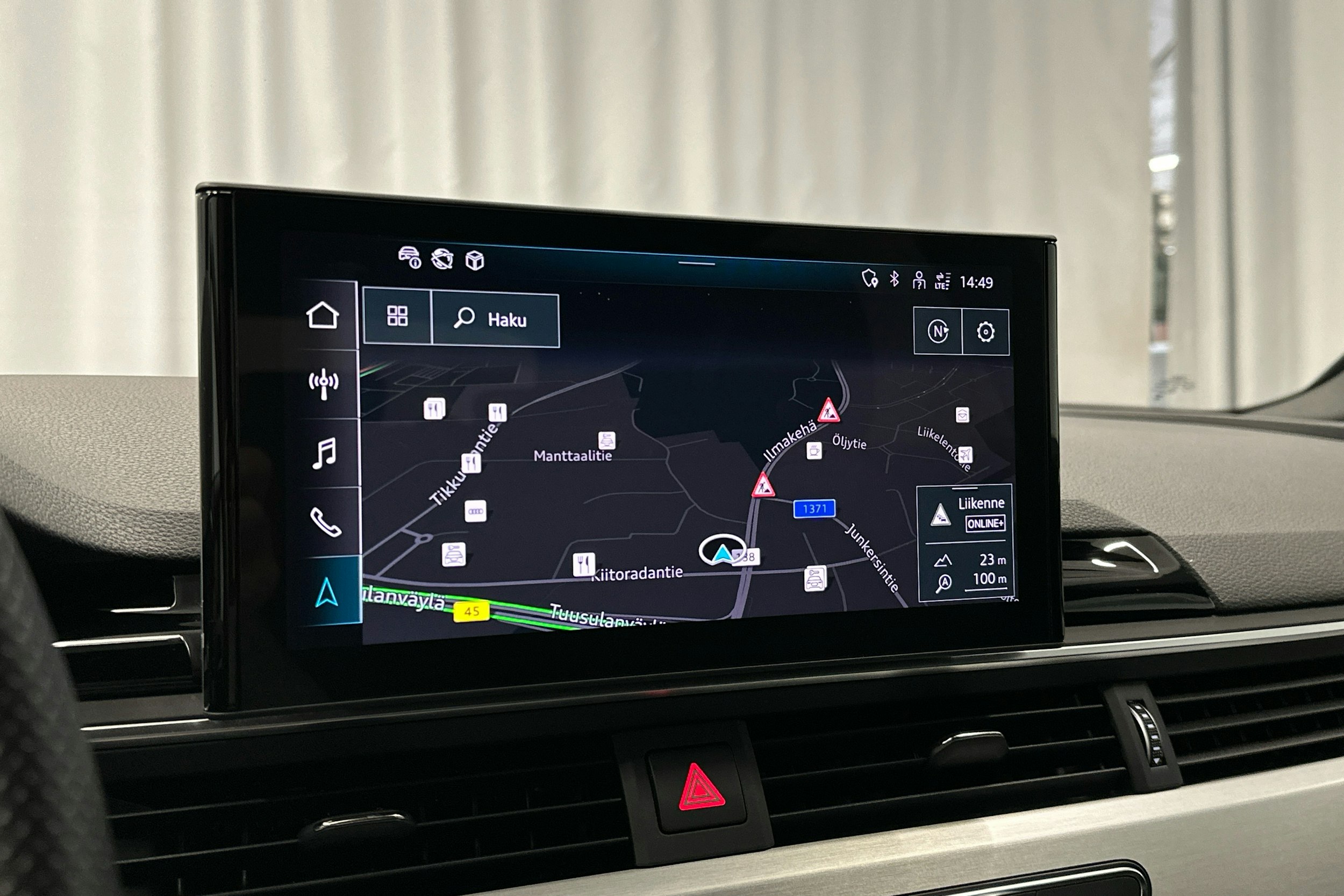 valkoinen Audi A4 2023 kuva 13.
