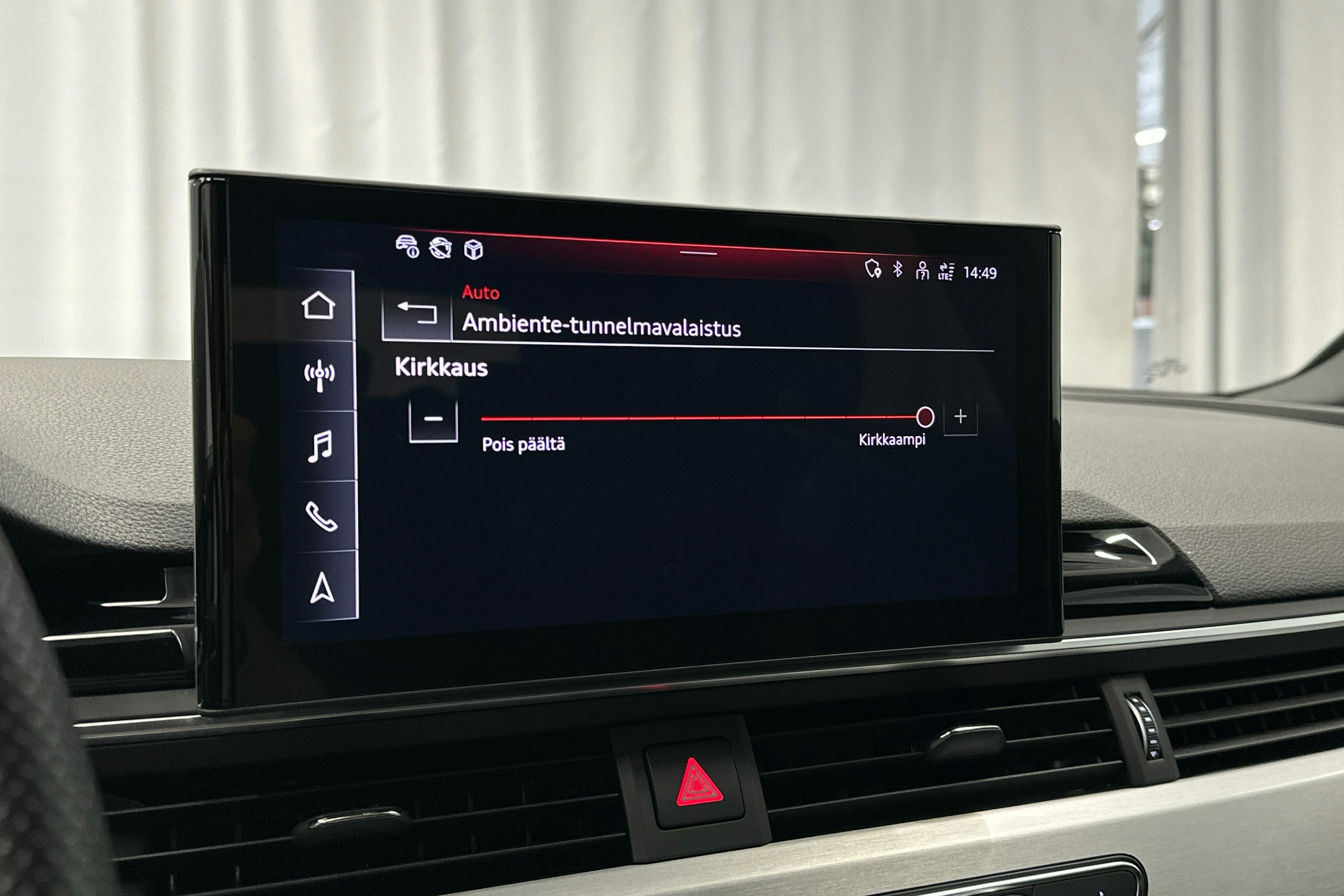 valkoinen Audi A4 2023 kuva 16.