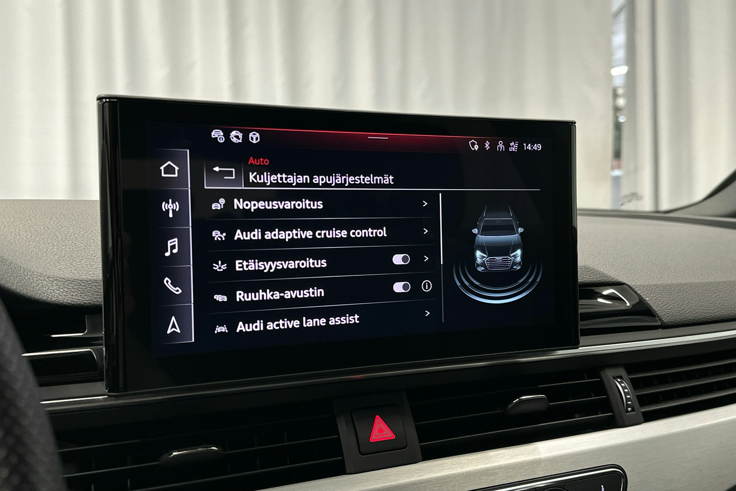 valkoinen Audi A4 2023 kuva 17.