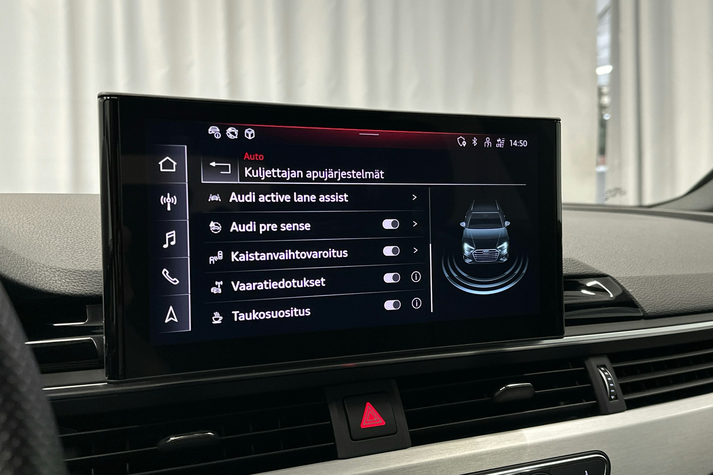 valkoinen Audi A4 2023 kuva 18.