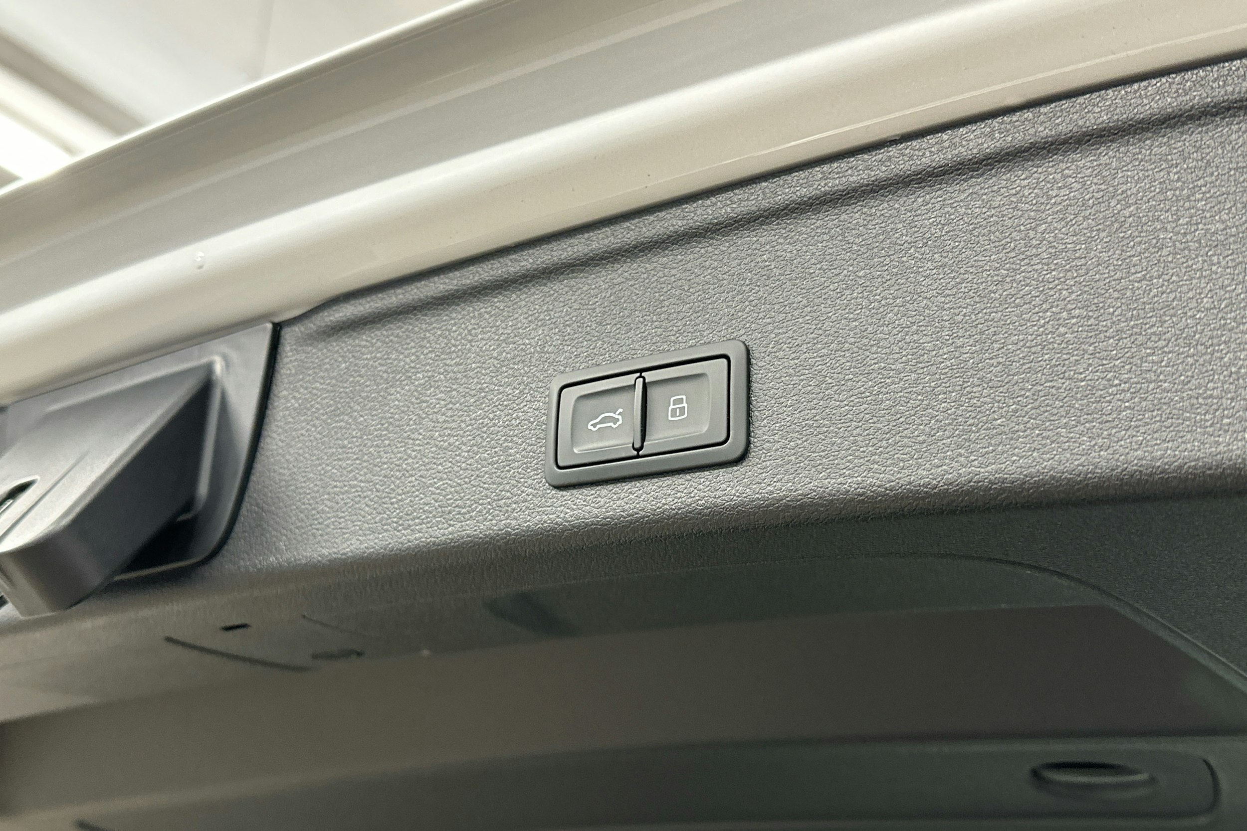 valkoinen Audi A4 2023 kuva 25.