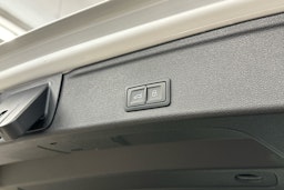 valkoinen Audi A4 2023 kuva 25.