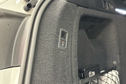 valkoinen Audi A4 2023 kuva 26.