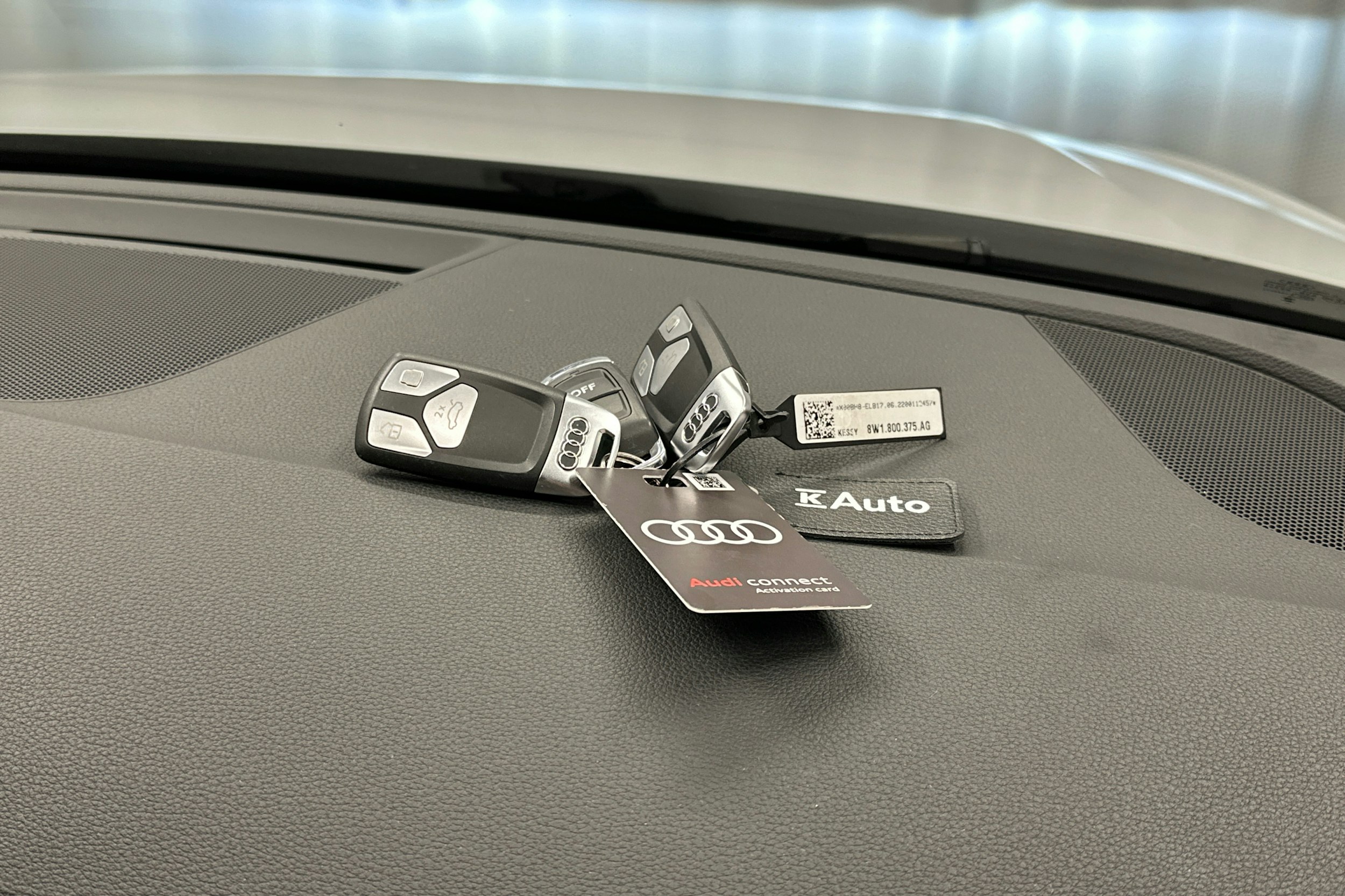 valkoinen Audi A4 2023 kuva 29.