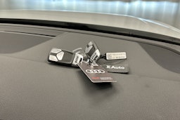 valkoinen Audi A4 2023 kuva 29.