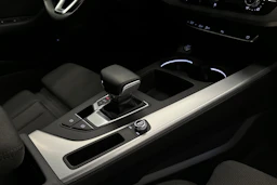 valkoinen Audi A4 2023 kuva 11.