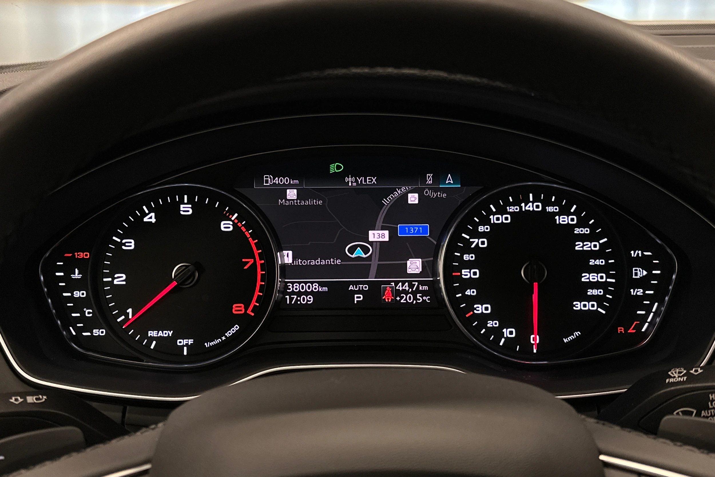 valkoinen Audi A4 2023 kuva 14.