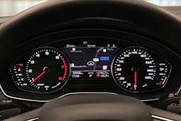 valkoinen Audi A4 2023 kuva 14.