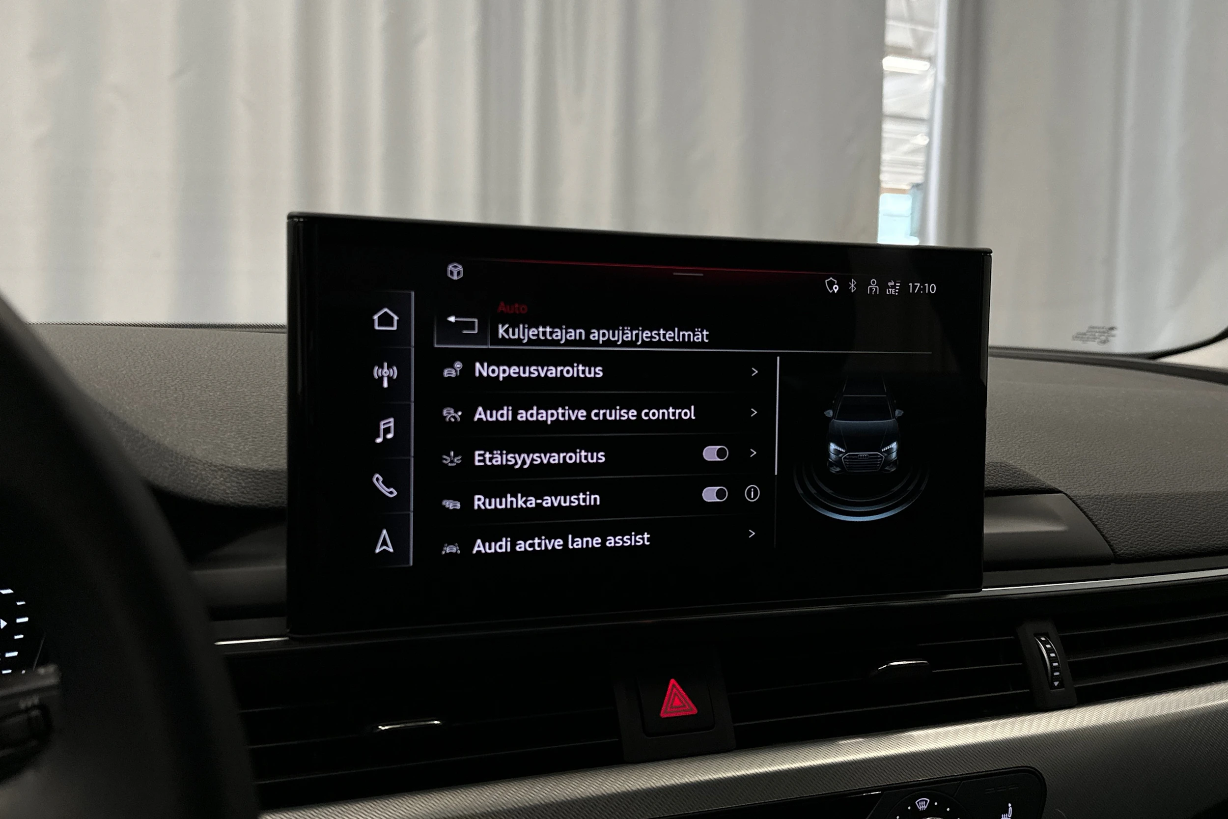 valkoinen Audi A4 2023 kuva 17.