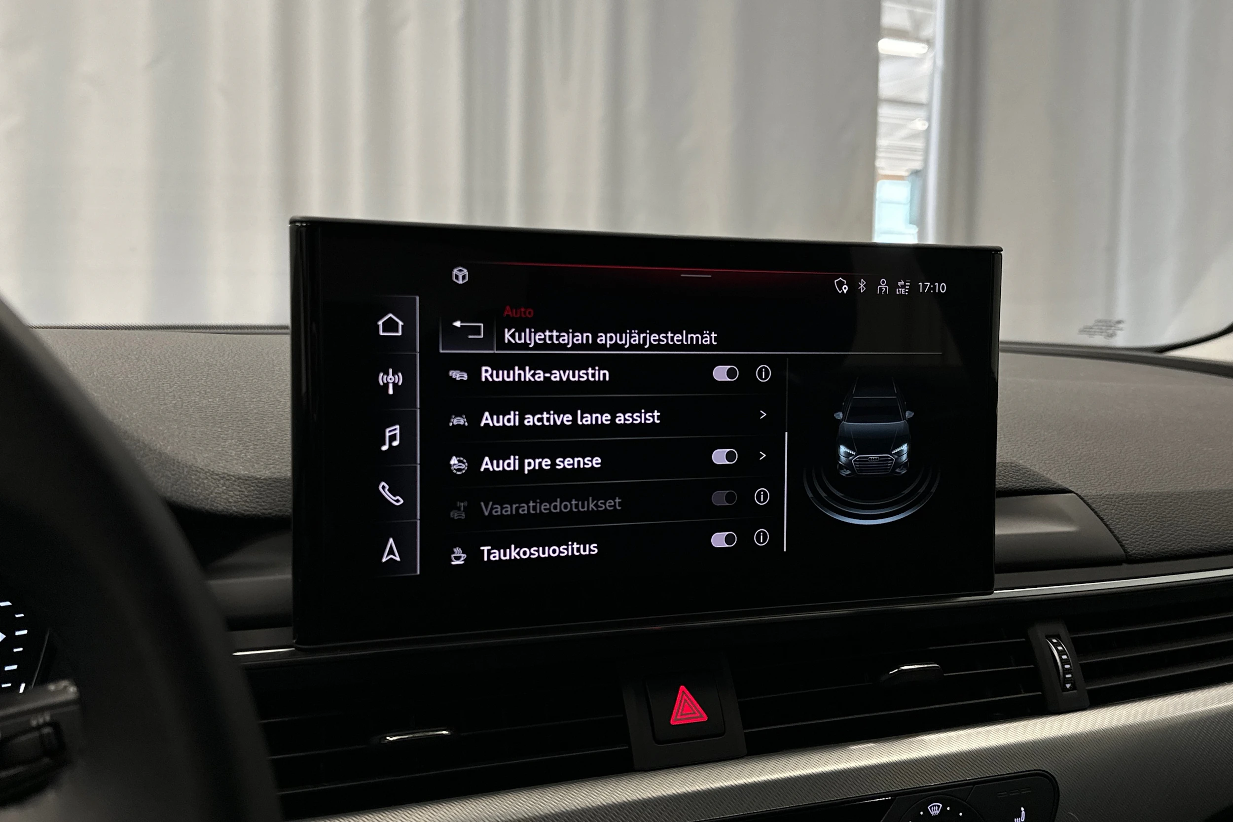 valkoinen Audi A4 2023 kuva 18.