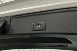 valkoinen Audi A4 2023 kuva 23.
