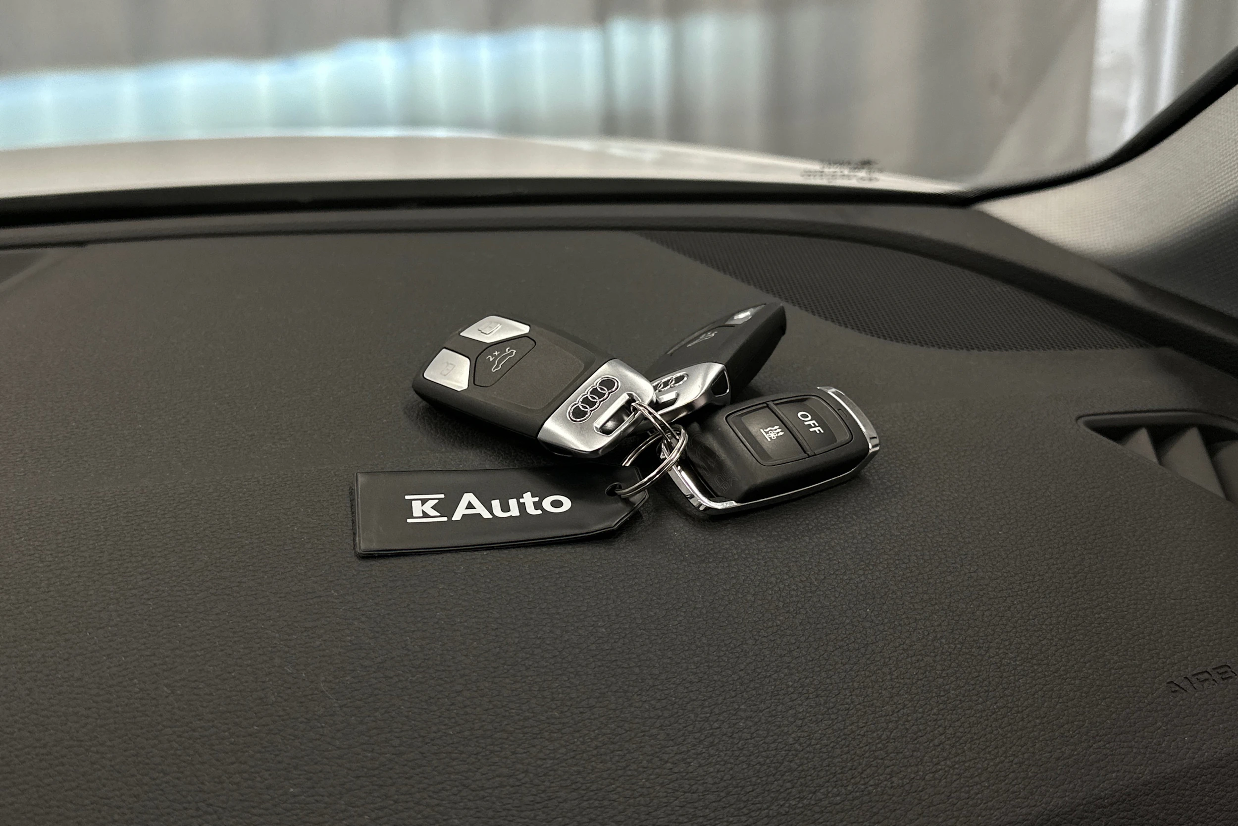 valkoinen Audi A4 2023 kuva 25.