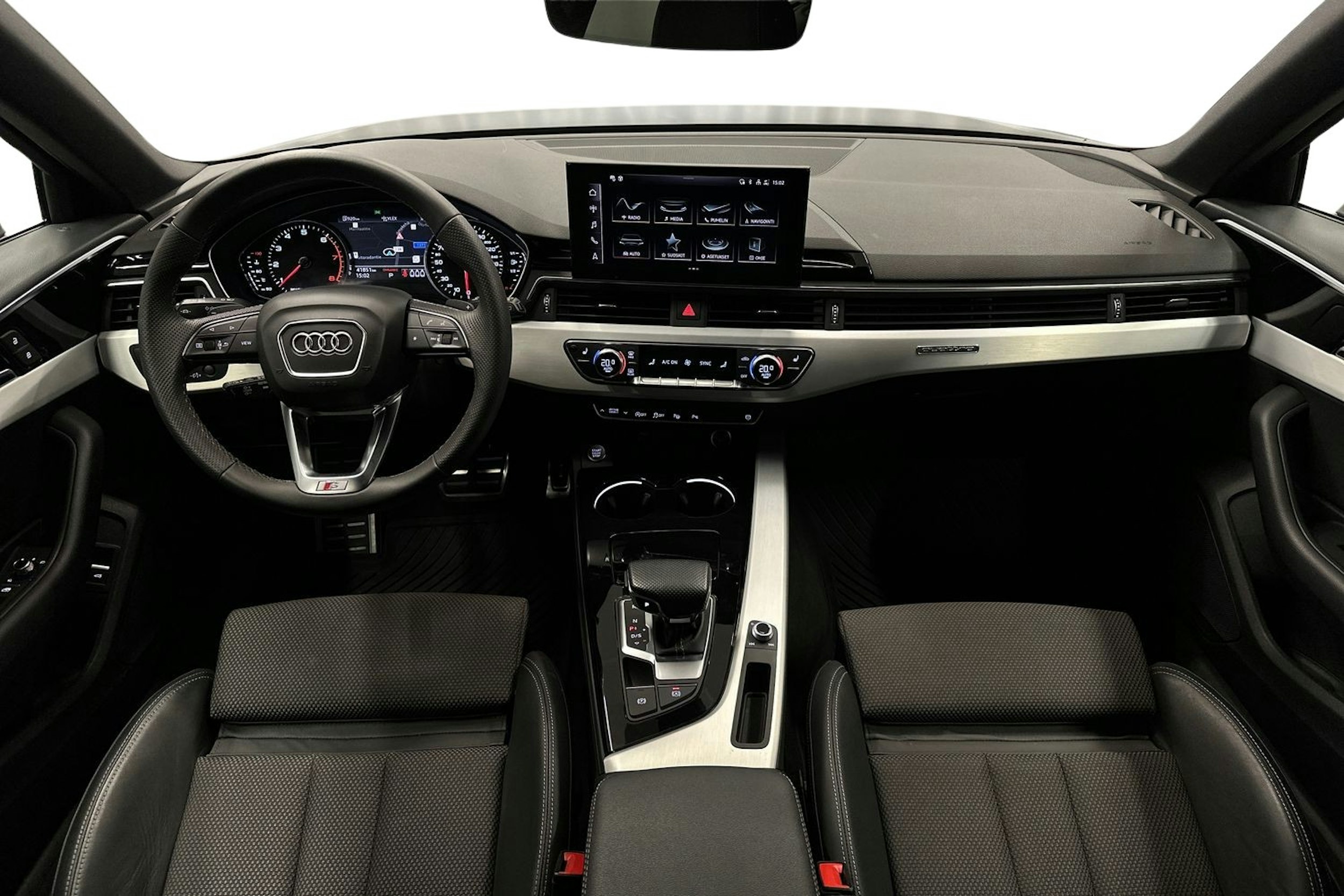 musta Audi A4 2023 kuva 7.