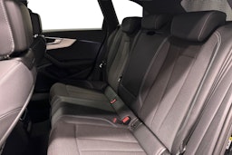 musta Audi A4 2023 kuva 8.