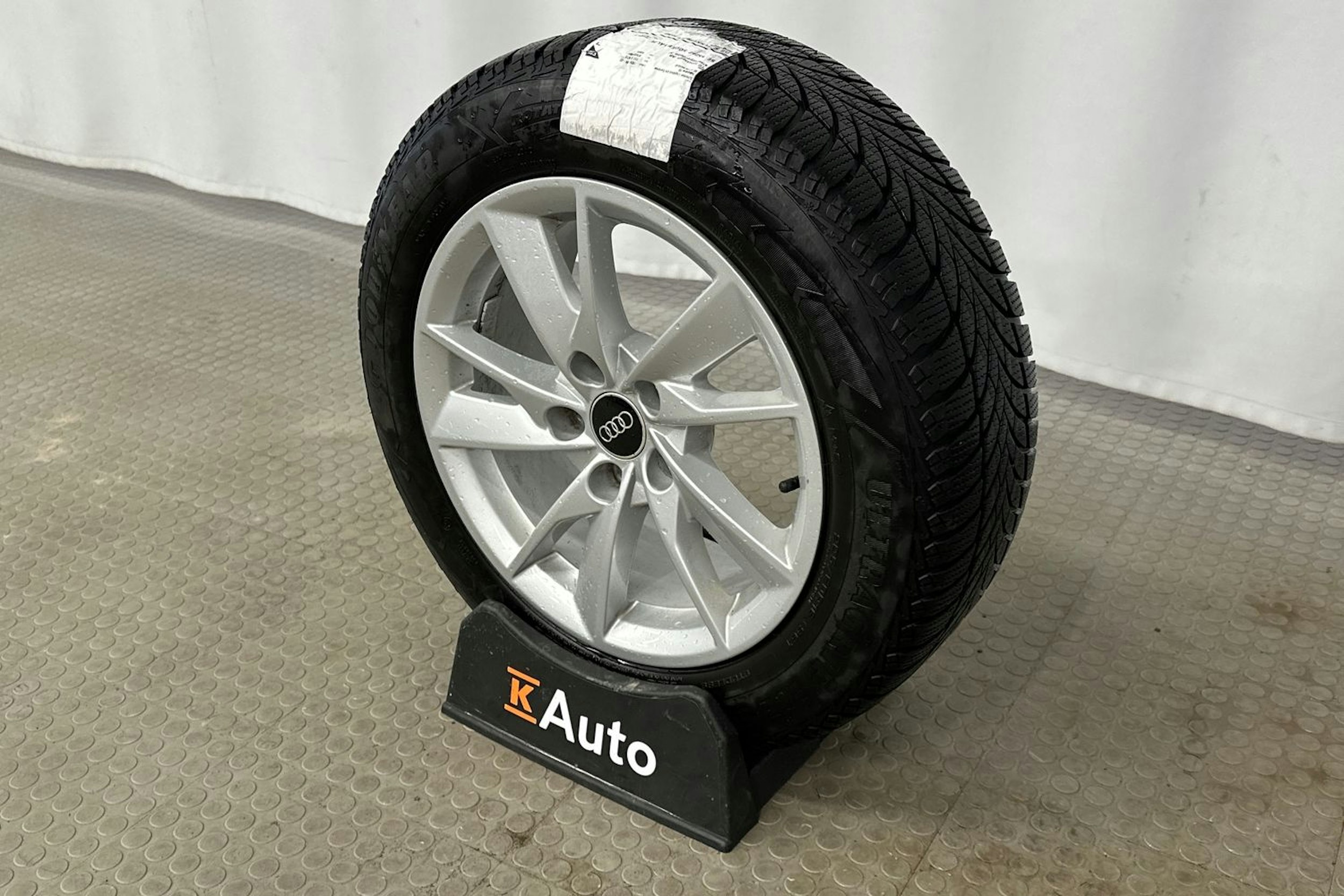musta Audi A4 2023 kuva 10.