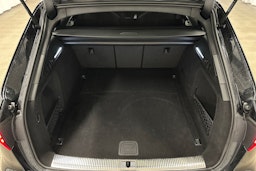 musta Audi A4 2023 kuva 11.