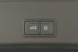 musta Audi A4 2023 kuva 12.
