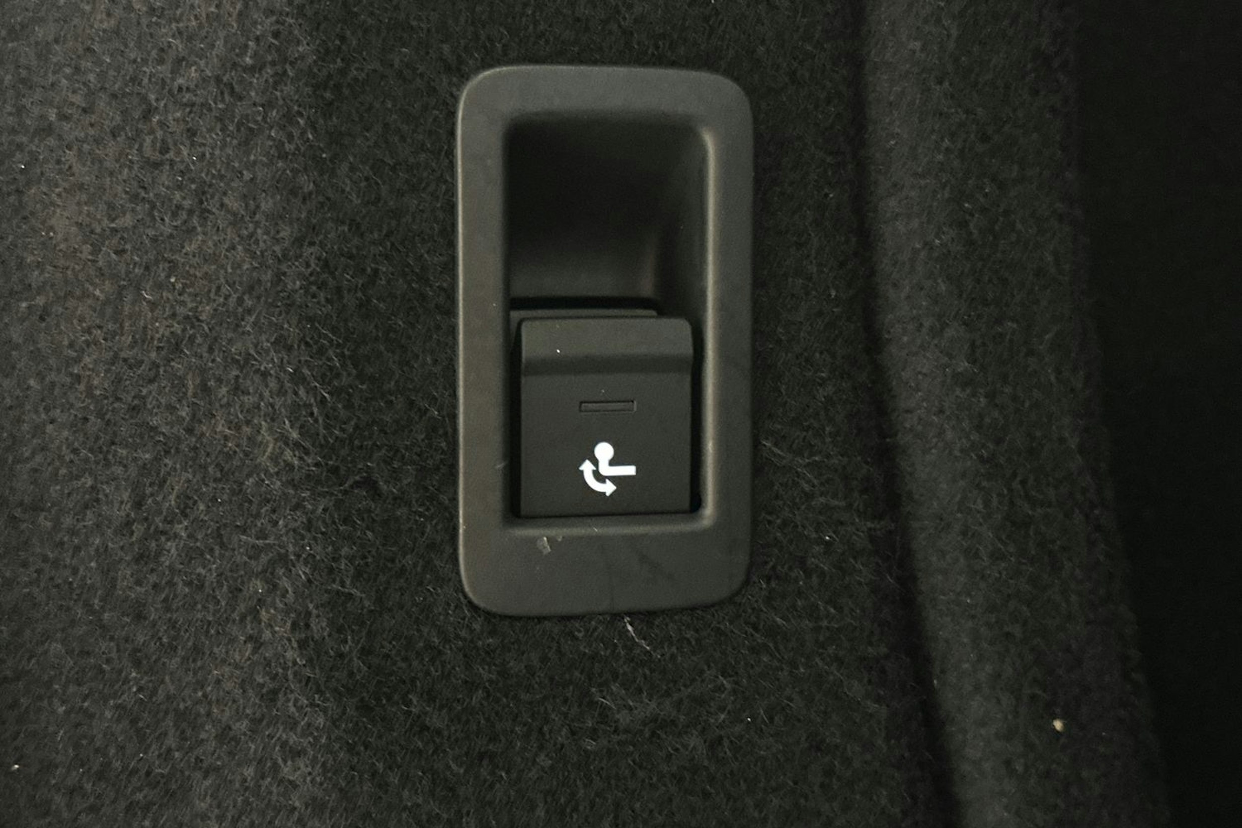 musta Audi A4 2023 kuva 13.