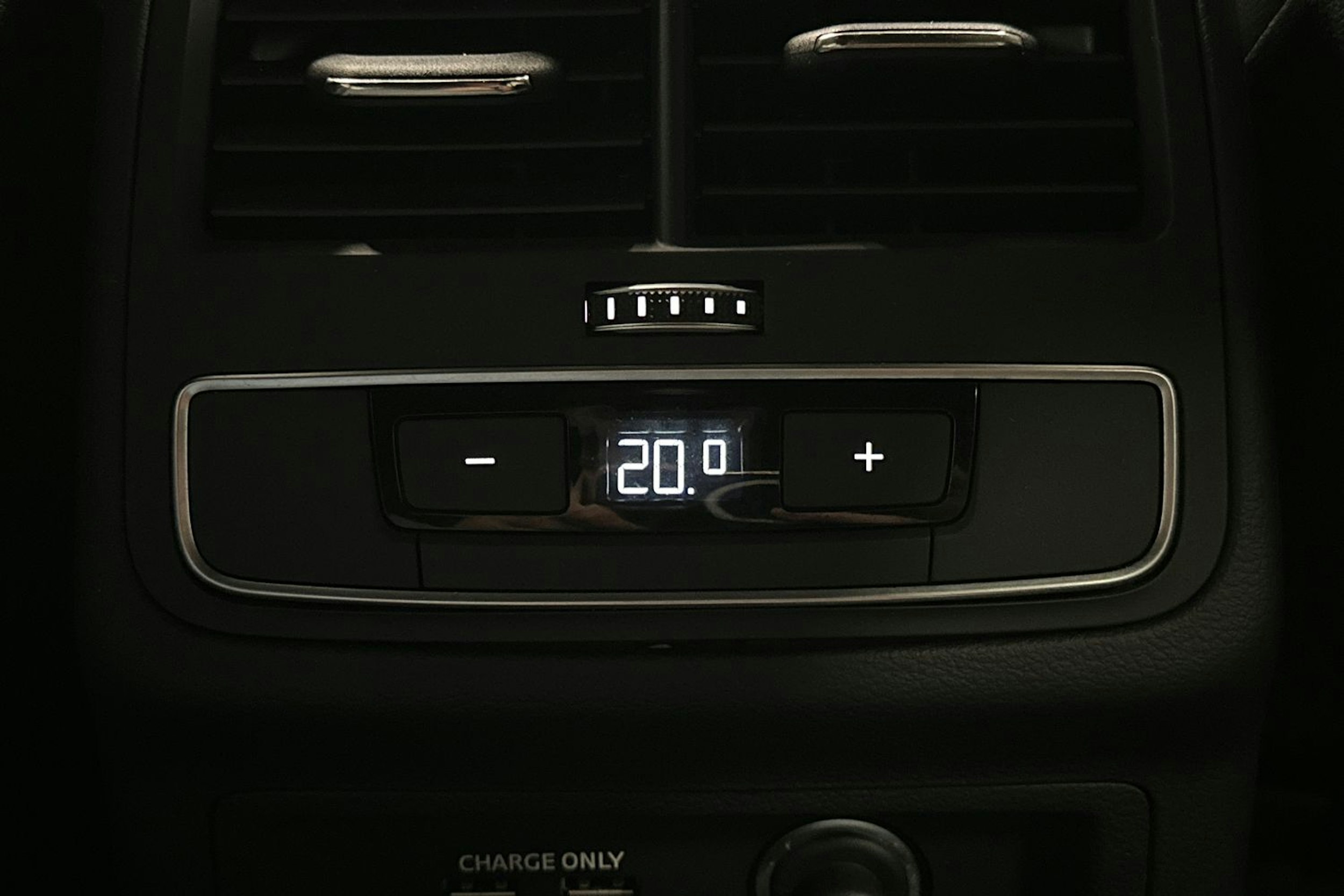 musta Audi A4 2023 kuva 14.