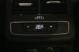 musta Audi A4 2023 kuva 14.
