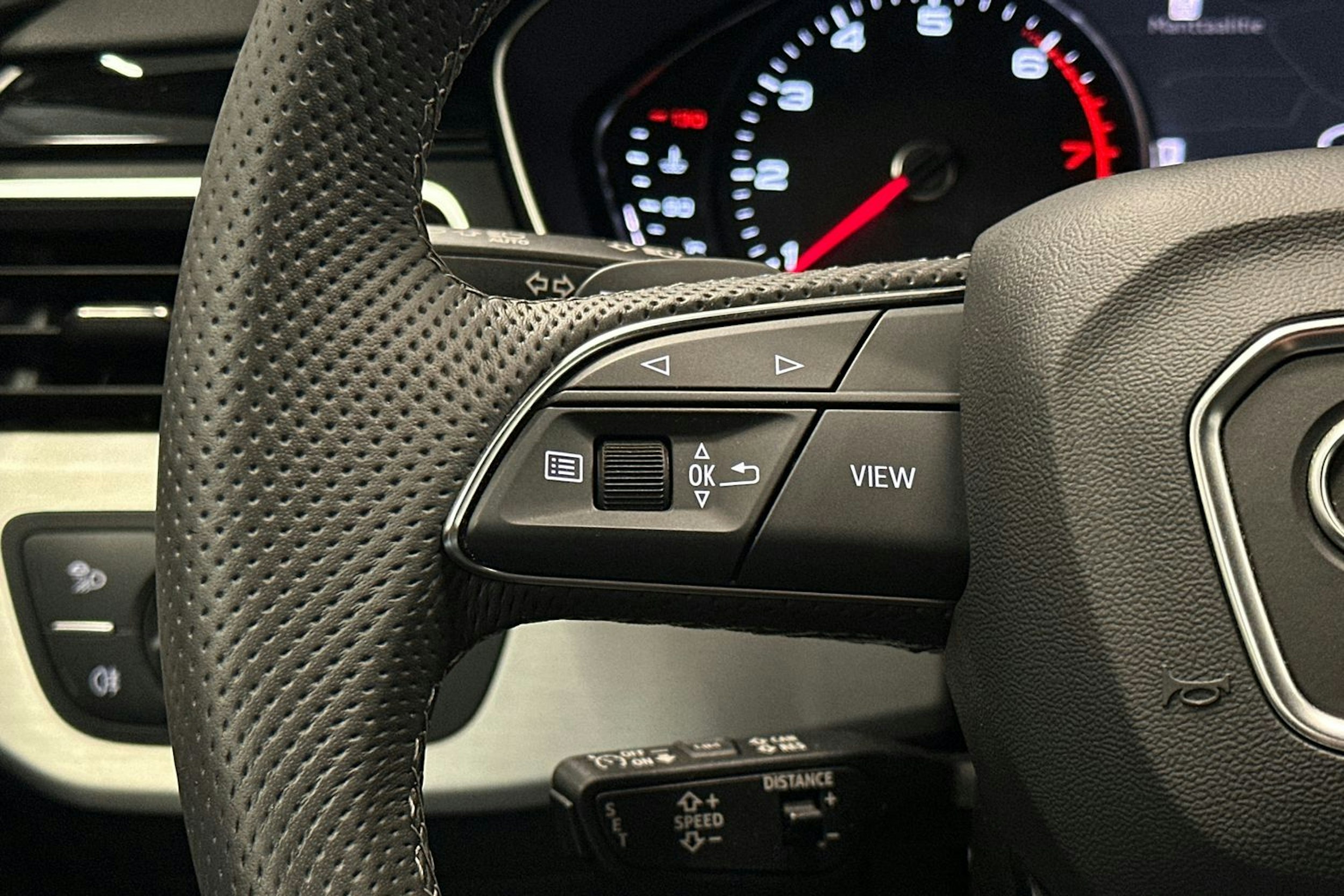 musta Audi A4 2023 kuva 17.