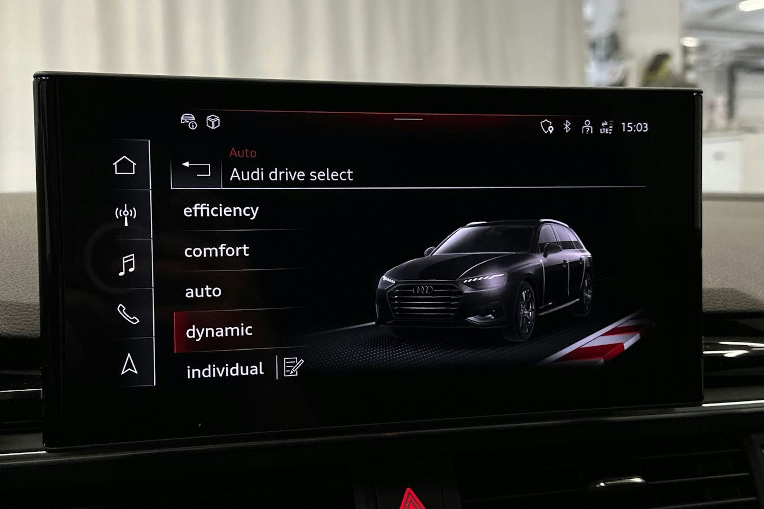 musta Audi A4 2023 kuva 23.