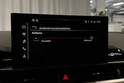 musta Audi A4 2023 kuva 25.