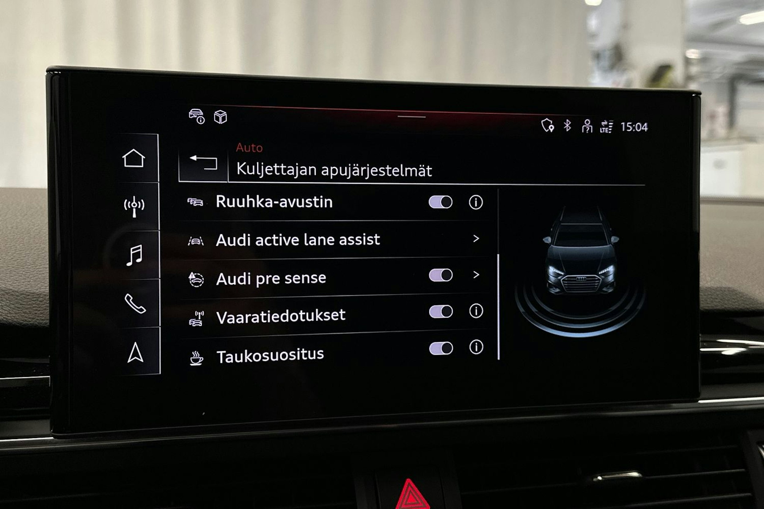 musta Audi A4 2023 kuva 27.