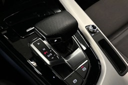 musta Audi A4 2023 kuva 31.