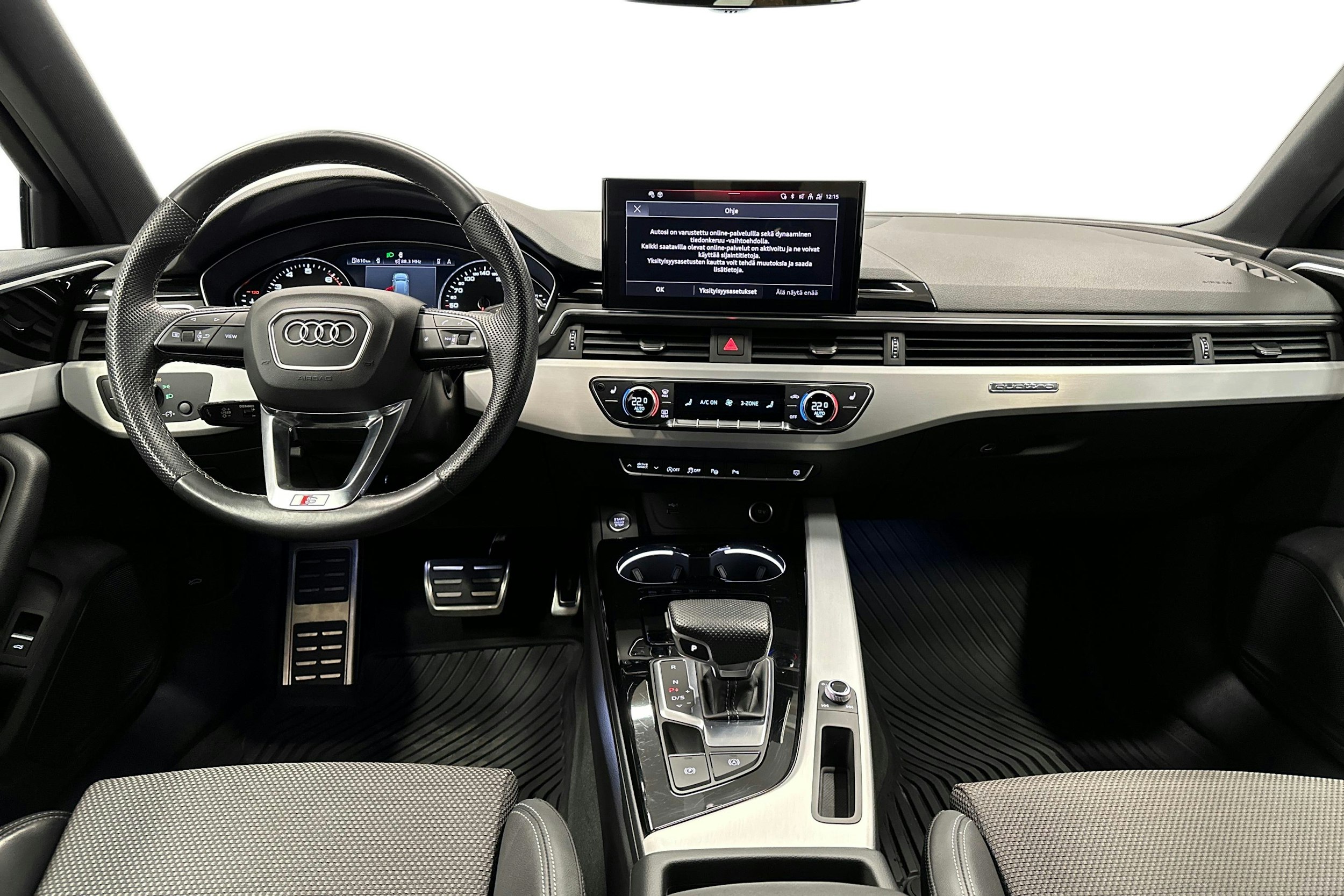sininen Audi A4 2023 kuva 7.