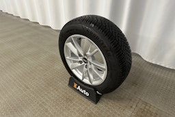 sininen Audi A4 2023 kuva 10.