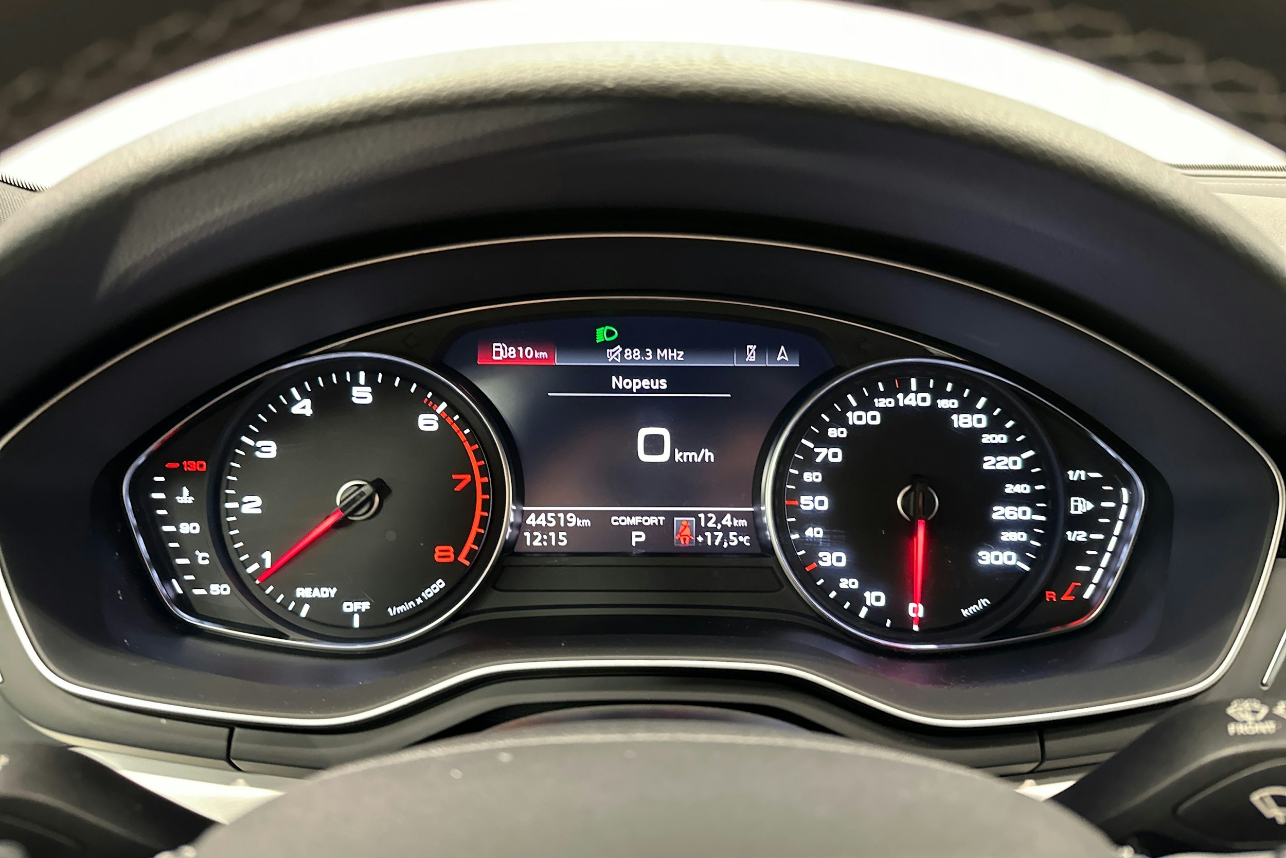 sininen Audi A4 2023 kuva 14.