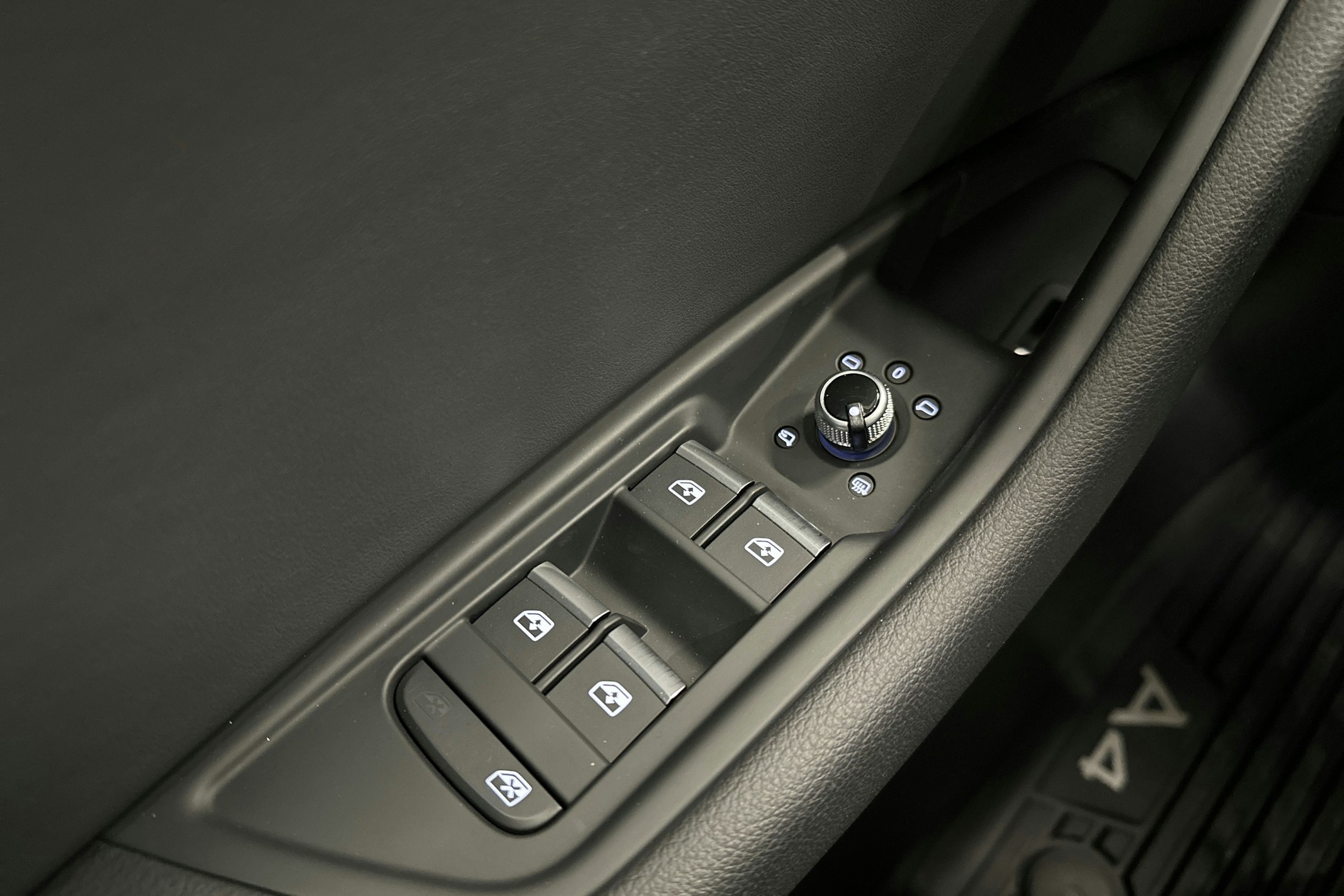 sininen Audi A4 2023 kuva 15.