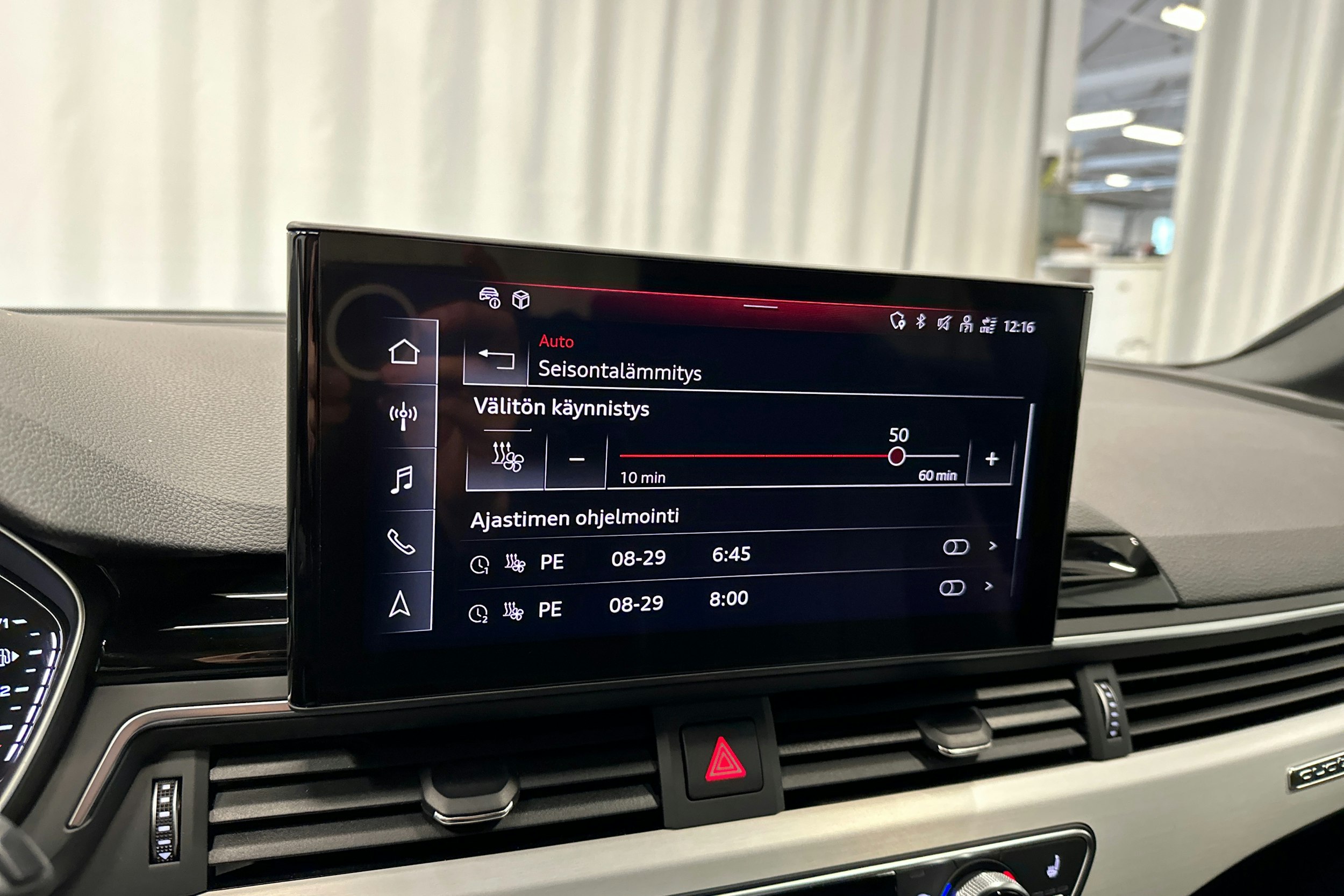sininen Audi A4 2023 kuva 18.