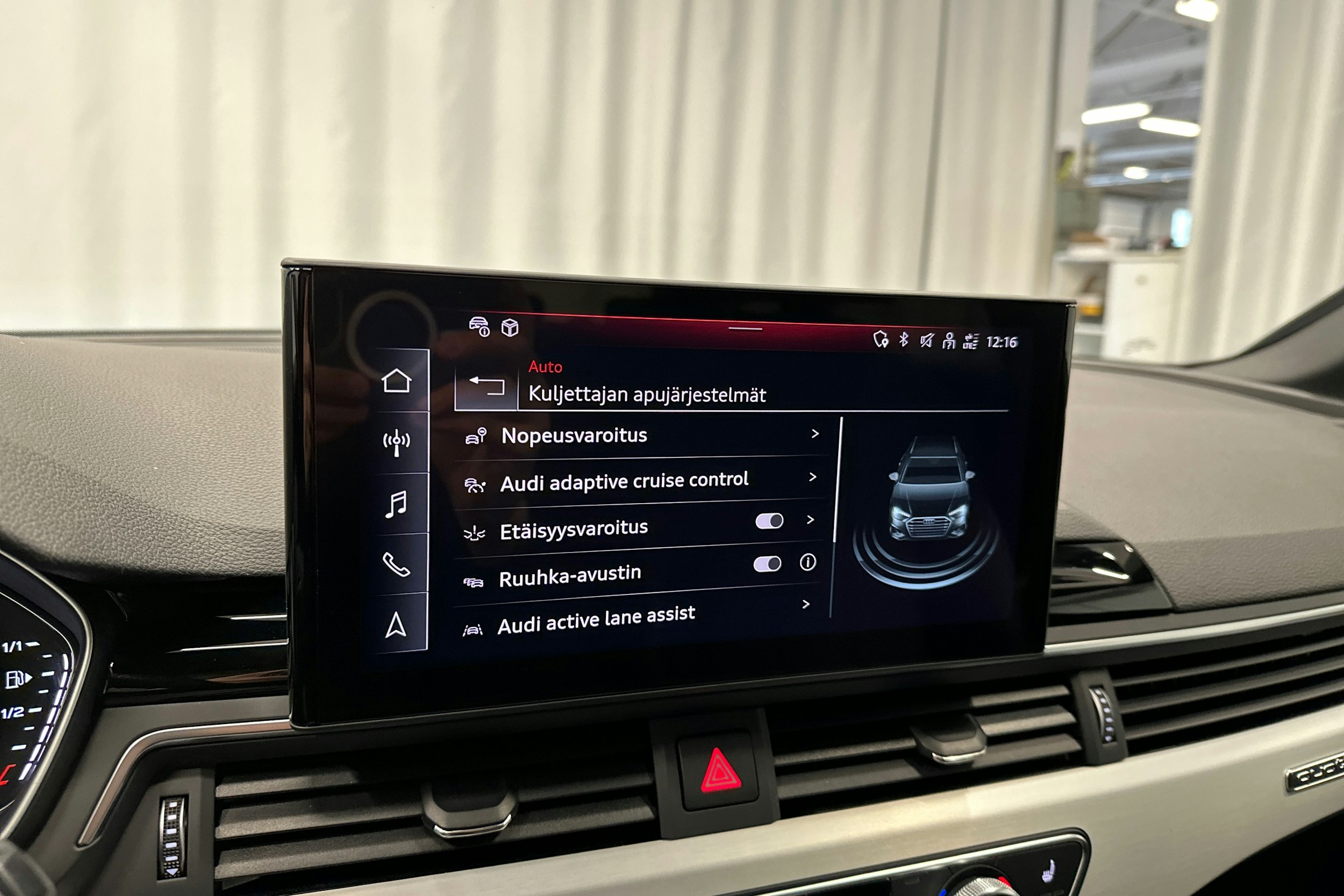 sininen Audi A4 2023 kuva 19.