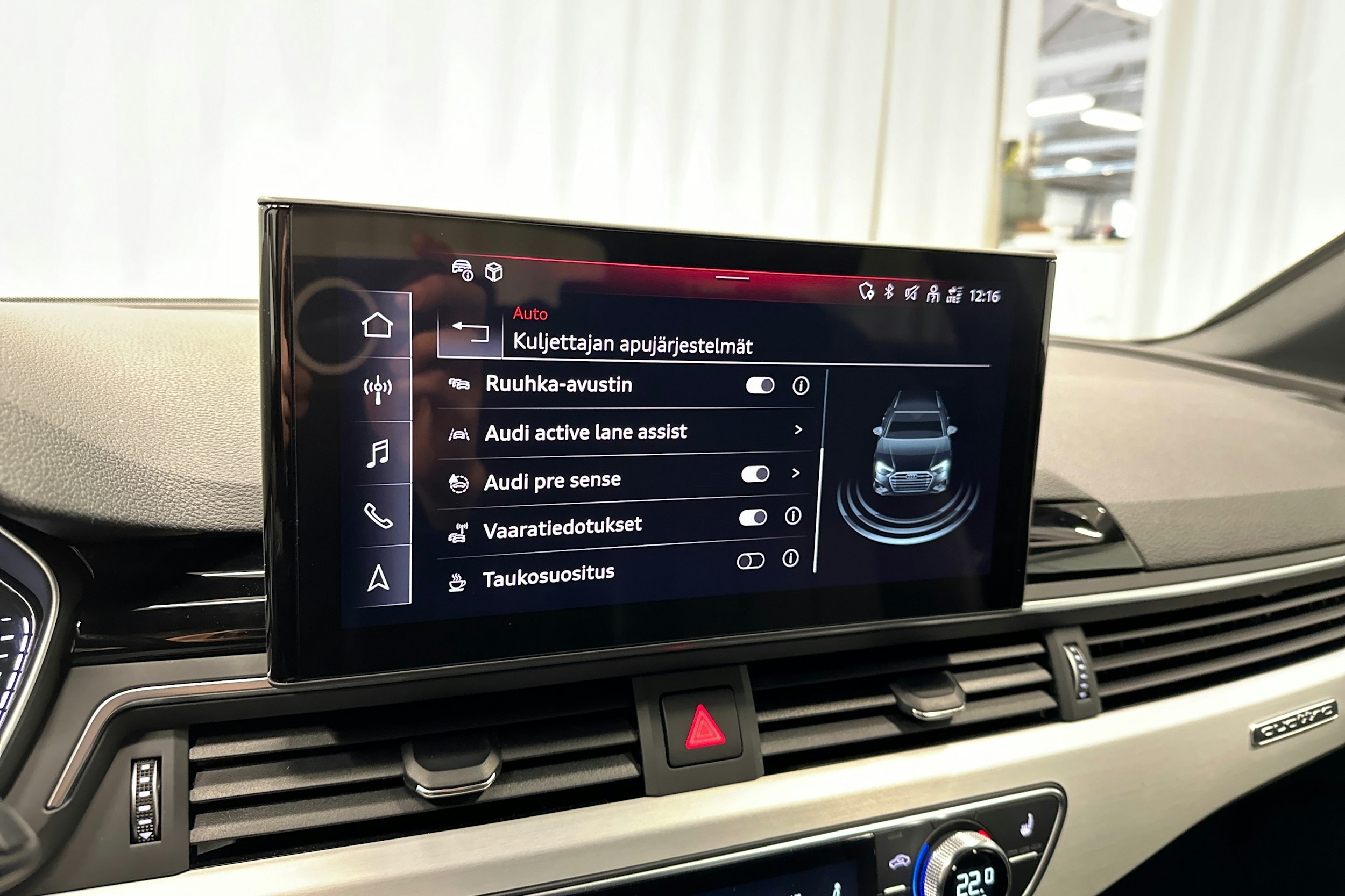 sininen Audi A4 2023 kuva 20.