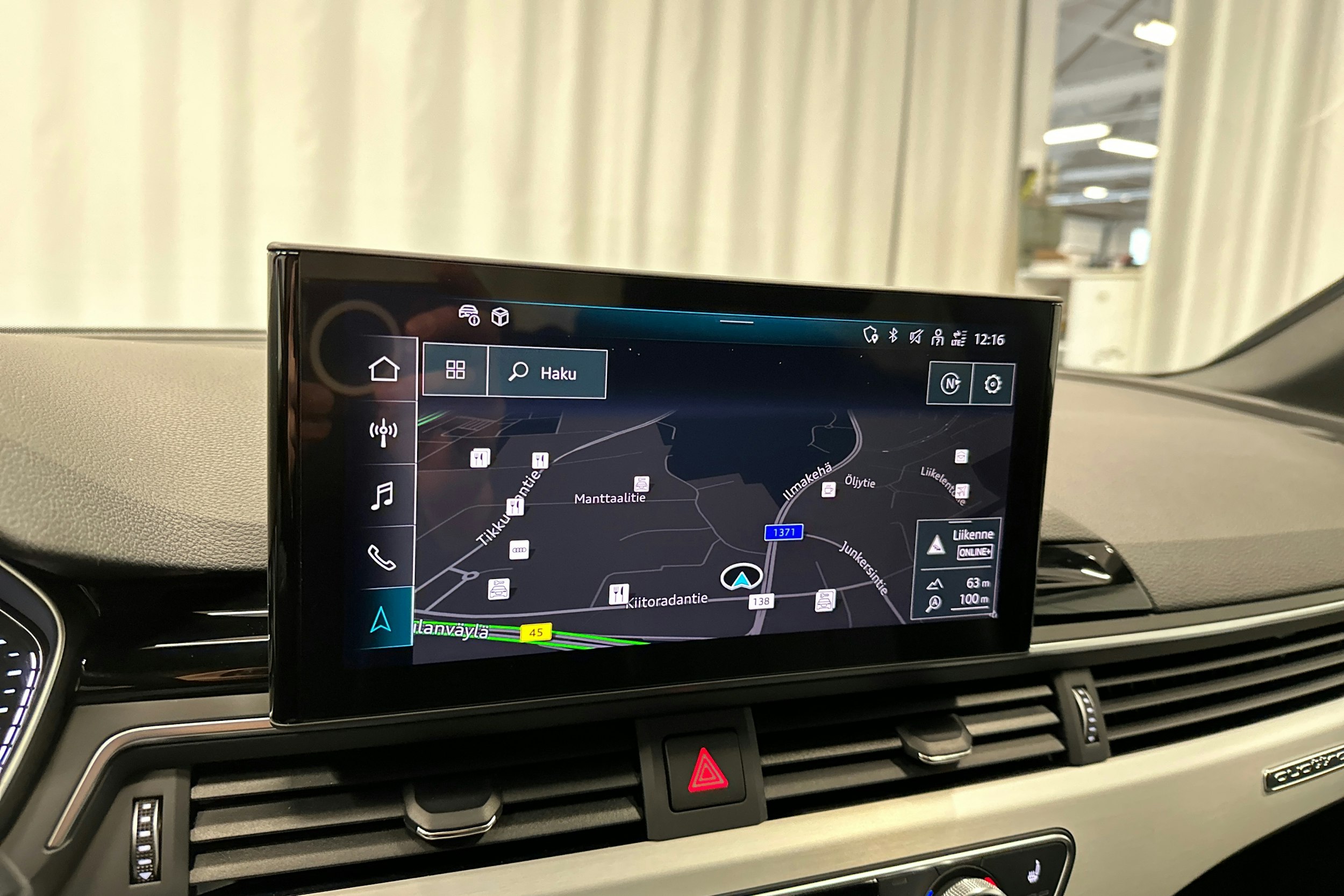 sininen Audi A4 2023 kuva 21.