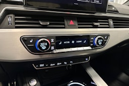 sininen Audi A4 2023 kuva 22.