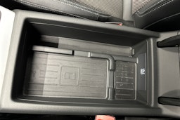 sininen Audi A4 2023 kuva 24.