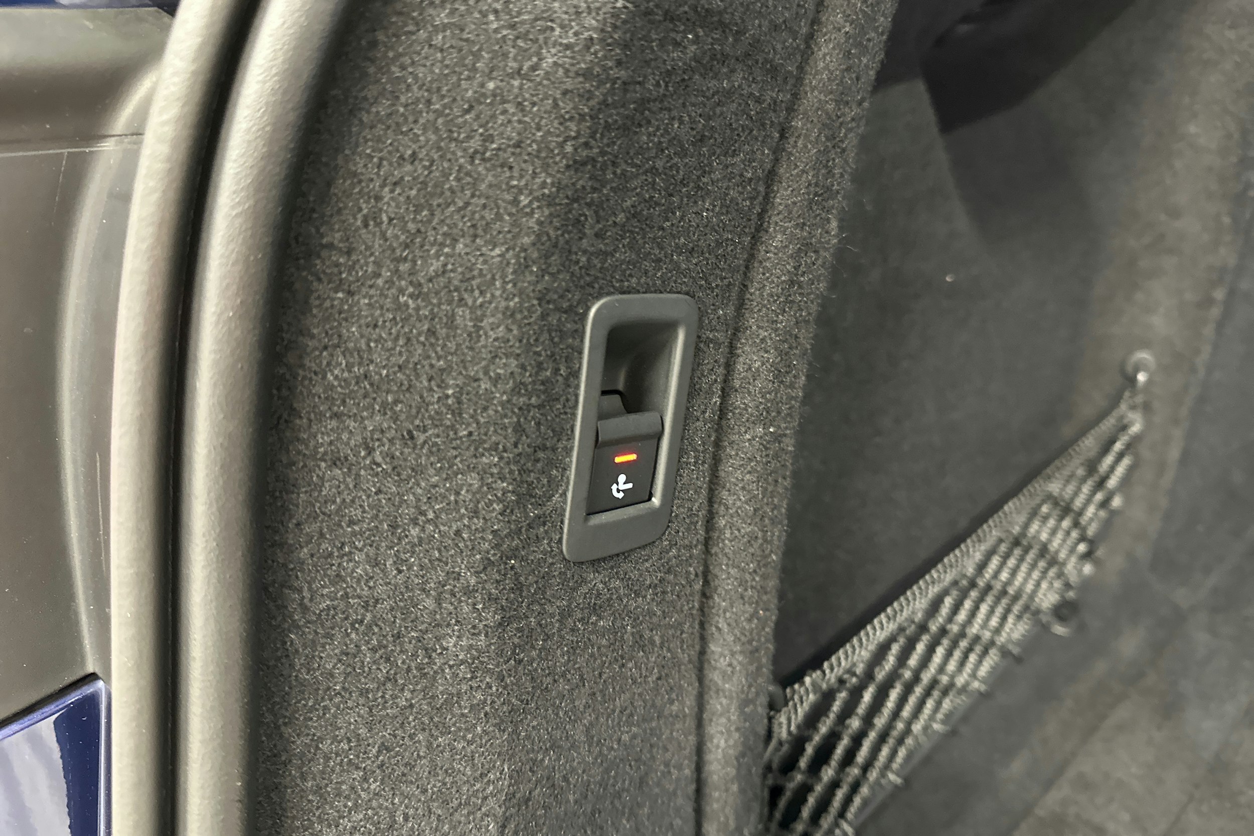 sininen Audi A4 2023 kuva 28.