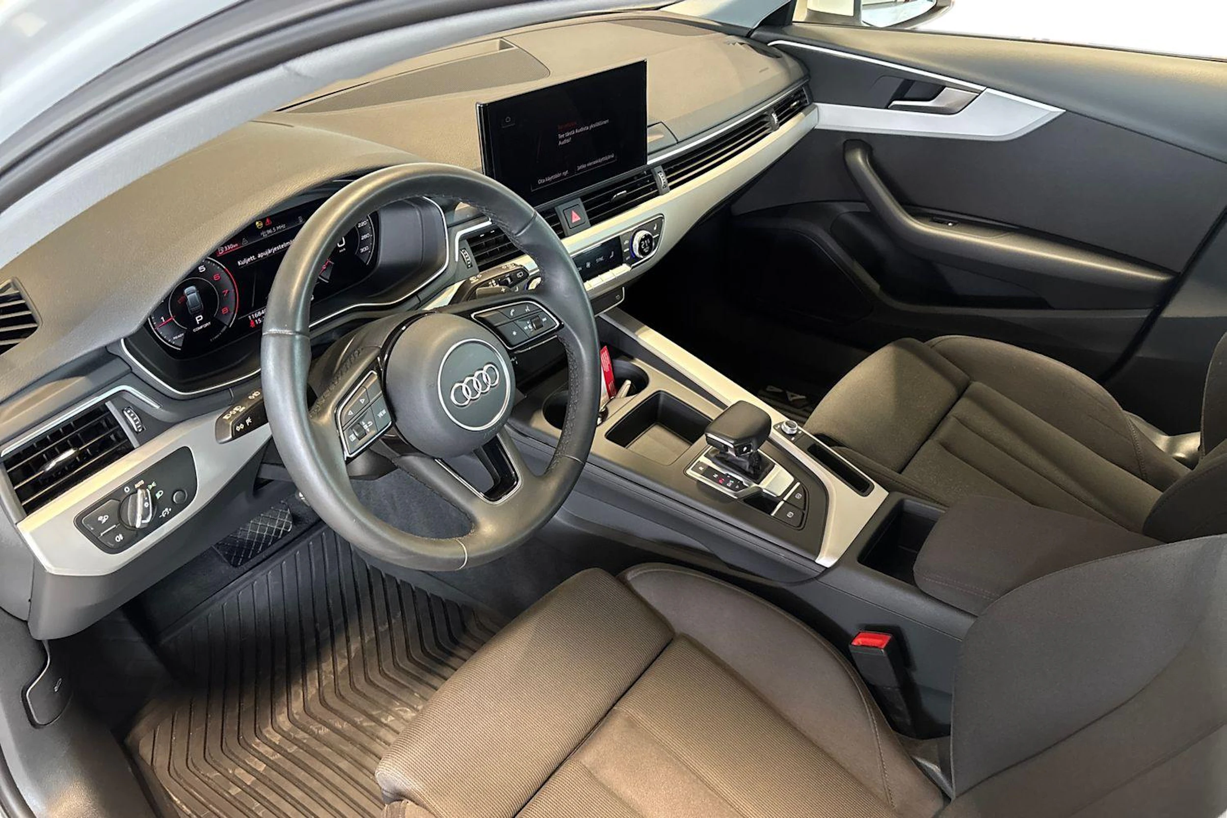 Valkoinen Audi A4 2023 kuva 8.