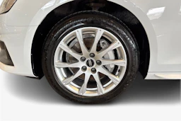 Valkoinen Audi A4 2023 kuva 12.