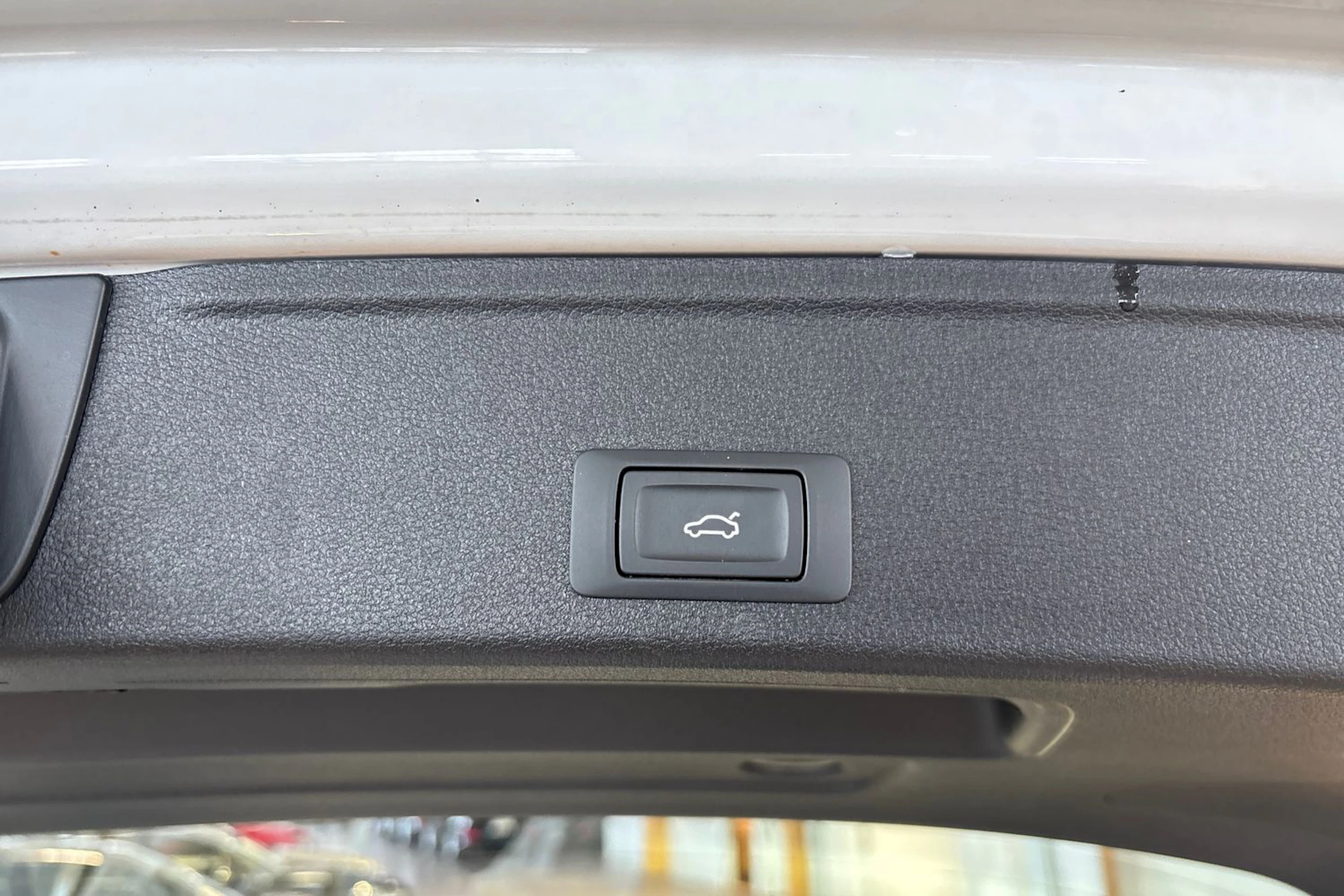 Valkoinen Audi A4 2023 kuva 16.