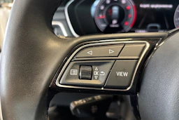 Valkoinen Audi A4 2023 kuva 19.
