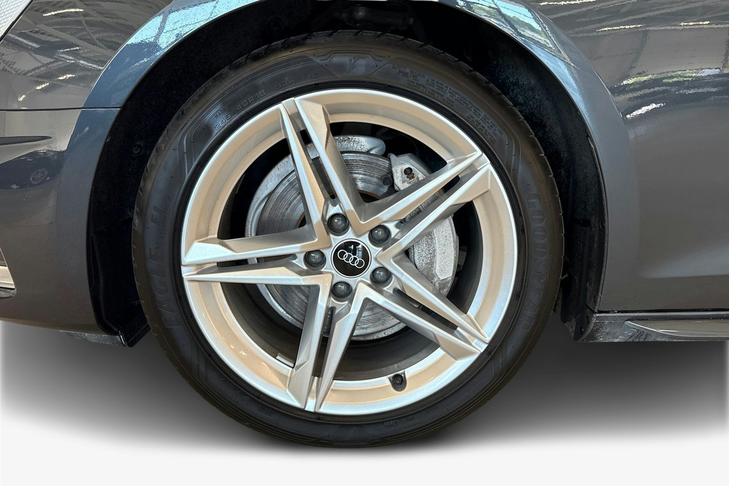 harmaa Audi A4 2023 kuva 9.