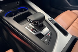 harmaa Audi A4 2023 kuva 16.