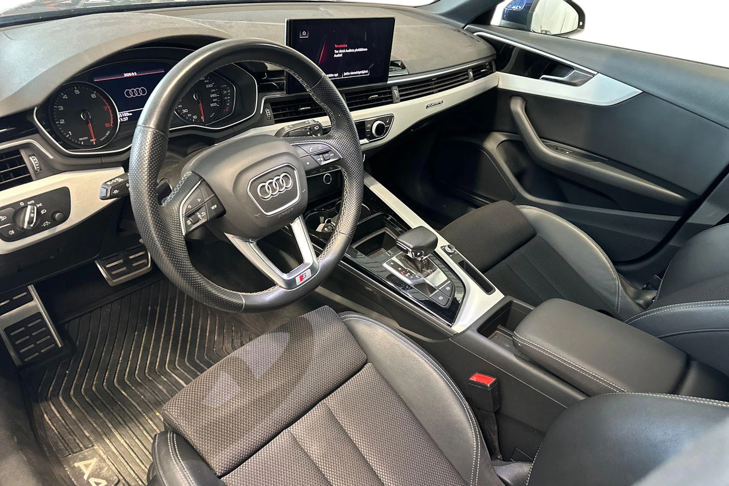 Sininen Audi A4 2023 kuva 3.