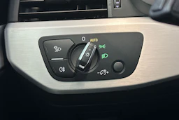 Sininen Audi A4 2023 kuva 12.