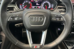 Sininen Audi A4 2023 kuva 15.